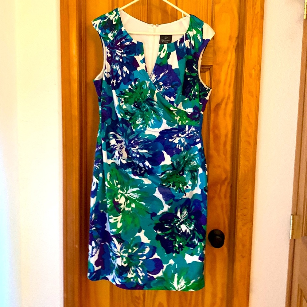 Beautiful bright summertime floral dress.
